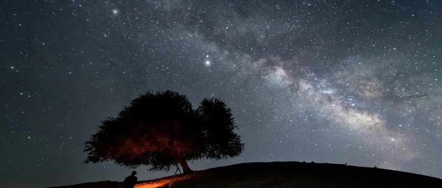 愛是那么地困難，因?yàn)槟銦o(wú)法允許別人自由存在