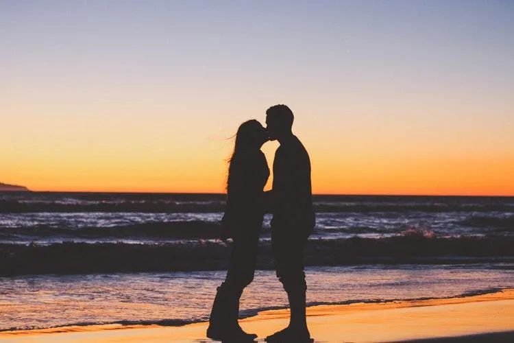結(jié)婚不到半年，發(fā)現(xiàn)不合適應(yīng)該離婚嗎?