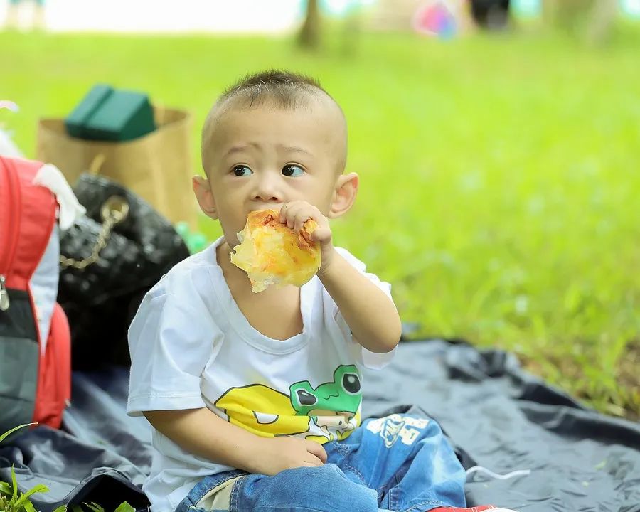 為什么寶寶和其他孩子一起吃飯會更香？