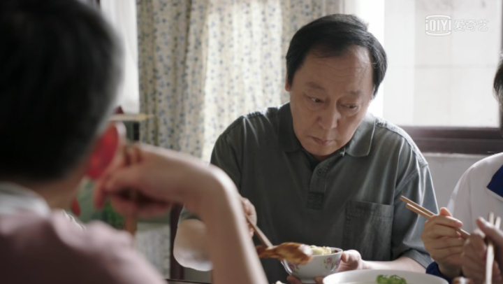 喪偶式育兒：懦弱的爸爸背后站著強(qiáng)勢(shì)的媽媽