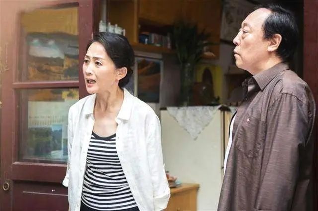 喪偶式育兒：懦弱的爸爸背后站著強(qiáng)勢(shì)的媽媽