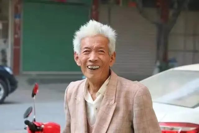 老年人經(jīng)常獨處，孤獨心理如何面對？