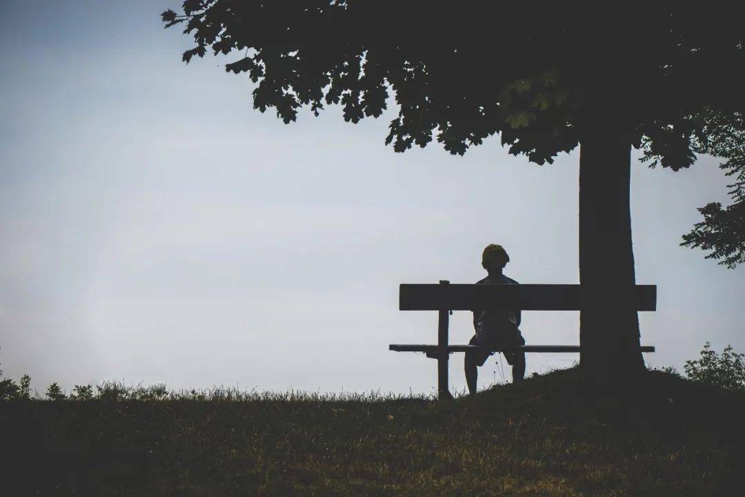 如何幫助一個非自殺性自傷的孩子/評估、干預和治療