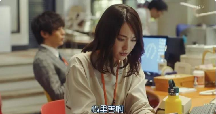 一邊和你拼奶茶，一邊跟你搶功勞
