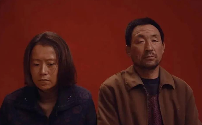 《隱入塵煙》：黃土地里長(zhǎng)不出浪漫的玫瑰，但每一寸黃土里灑滿了他的愛