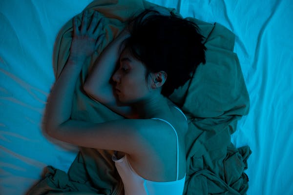《柳葉刀》子刊：睡眠不足會讓你腦子縮小？