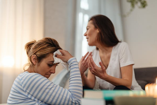 人人都想要回避痛苦，卻又下意識(shí)關(guān)注痛苦