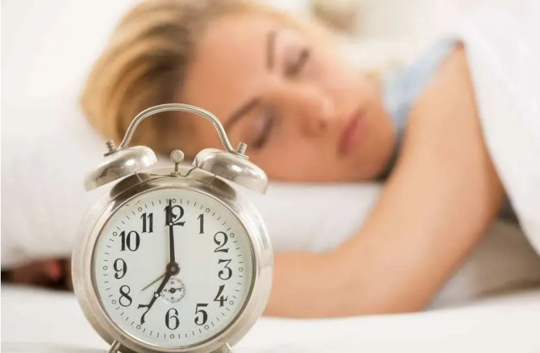 減少睡眠時(shí)間與提高睡眠質(zhì)量哪個(gè)更重要